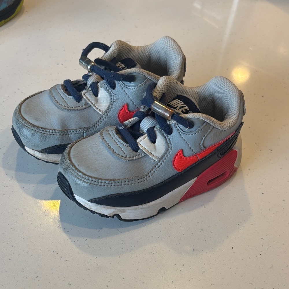 Nike Kids Sneakers in Gray and Red